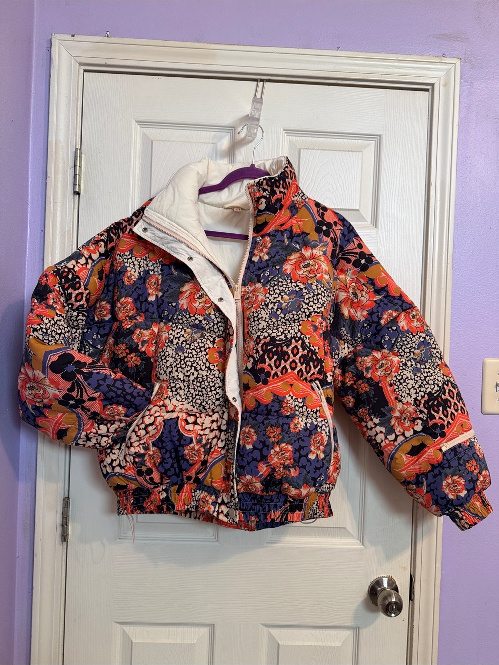 Vibrant Floral Women’s Puffer Jacket - Navy & Coral